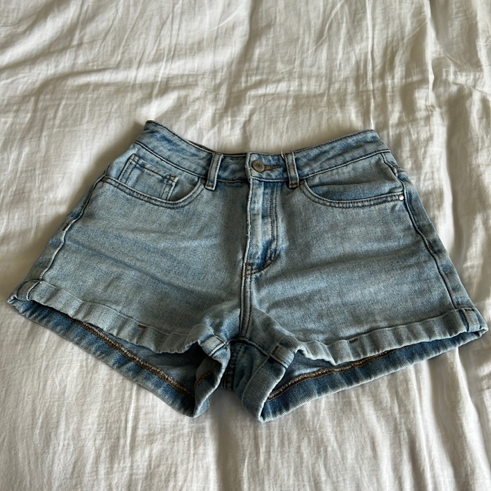 Pacsun mom shorts, size 24, light wash